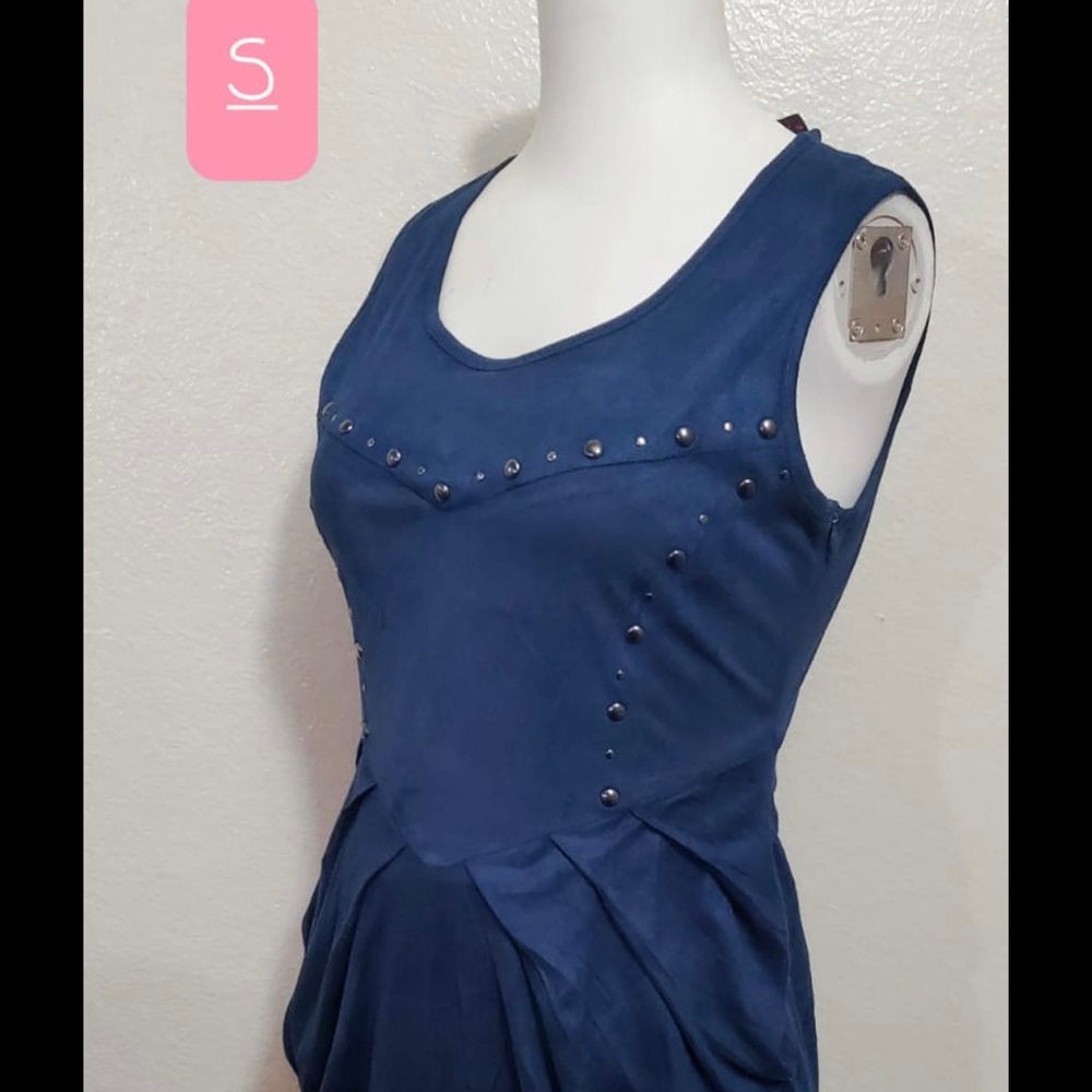 blue dress